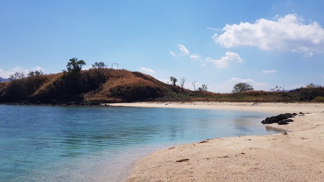 White sand of Nisa Pudu Island
